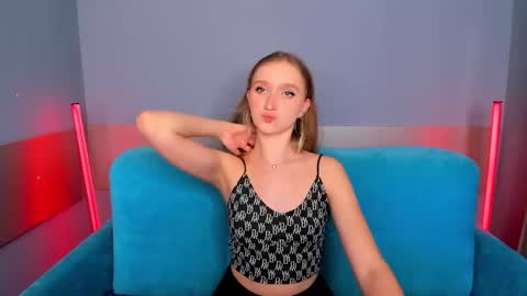 Snapshot of ameliawise chatting on 02.23.25 ameliawise online show from 02.23.25