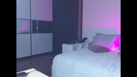 amelinamersi online show from 10.25.25