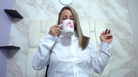 Amell Thomson online show from 01.08.25