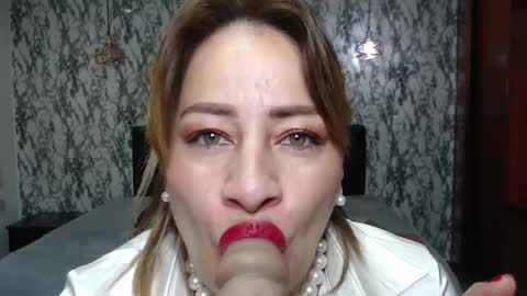 Amell Thomson online show from 10.10.25