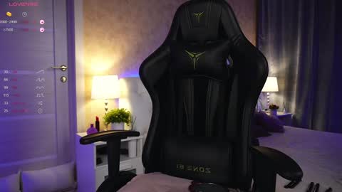 Snapshot of amelyxxx chatting on 12.08.24 Amy online show from 12.08.24