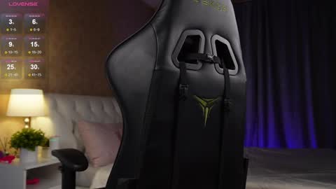 Snapshot of amelyxxx chatting on 01.08.25 Amy online show from 01.08.25