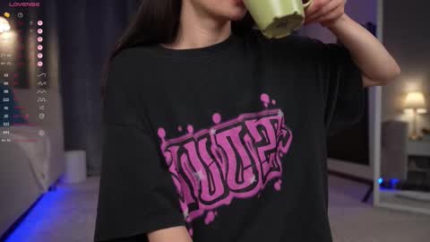 Snapshot of amelyxxx chatting on 09.13.25 Amy online show from 09.13.25