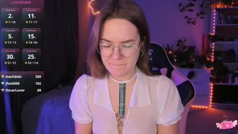 Hi-hi I am Kate welcome to my sexy room online show from 12.16.24