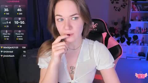 Hi-hi I am Kate welcome to my sexy room online show from 03.11.25