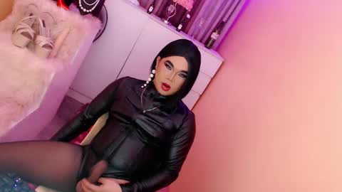 Queen Mireska online show from 01.14.25