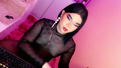 Queen Mireska online show from 01.21.25