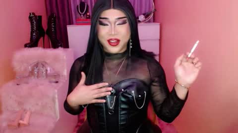 Queen Mireska online show from 10.10.25