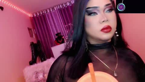 Queen Mireska online show from 11.16.25