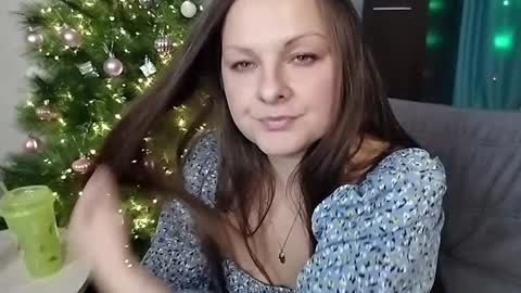 Snapshot of amilafran chatting on 12.22.24 Mila online show from 12.22.24