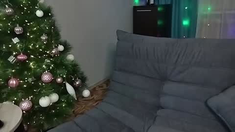 Snapshot of amilafran chatting on 12.29.24 Mila online show from 12.29.24