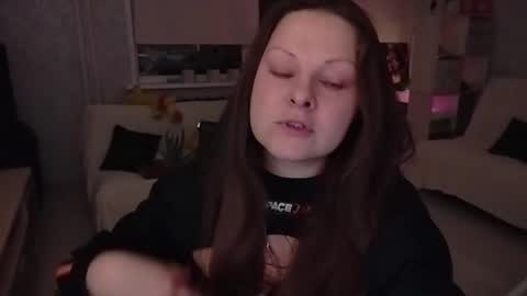 Snapshot of amilafran chatting on 11.14.25 Mila online show from 11.14.25