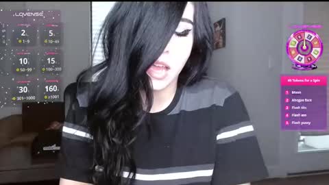 Snapshot of amilustxx chatting on 01.14.25 amilust online show from 01.14.25