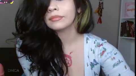 Snapshot of amilustxx chatting on 11.19.25 amilust online show from 11.19.25