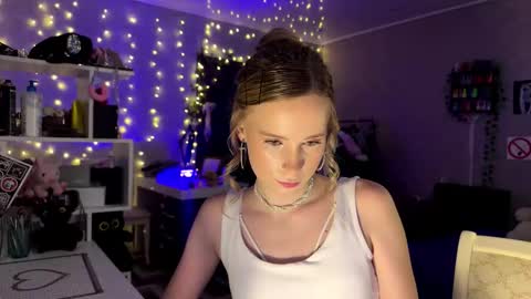 Snapshot of amily_sunray chatting on 03.08.26 Amily online show from 03.08.26