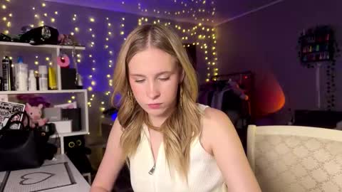 Snapshot of amily_sunray chatting on 03.15.26 Amily online show from 03.15.26