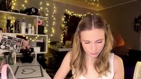 Snapshot of amily_sunray chatting on 03.20.26 Amily online show from 03.20.26