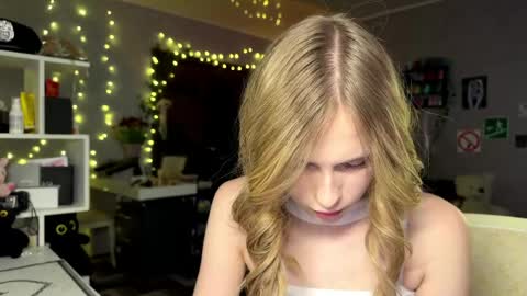 Snapshot of amily_sunray chatting on 03.25.26 Amily online show from 03.25.26