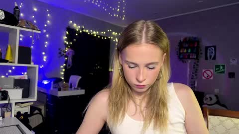 Snapshot of amily_sunray chatting on 04.09.26 Amily online show from 04.09.26