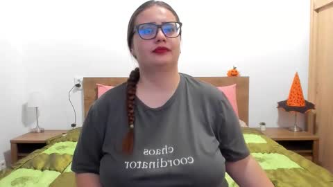 Amira Vyxen online show from 11.21.25