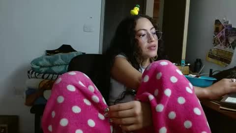 Snapshot of amitlu_ chatting on 12.01.24 amitlu_ online show from 12.01.24