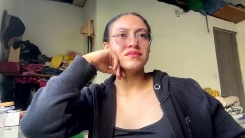 Snapshot of amitlu_ chatting on 01.05.25 amitlu_ online show from 01.05.25