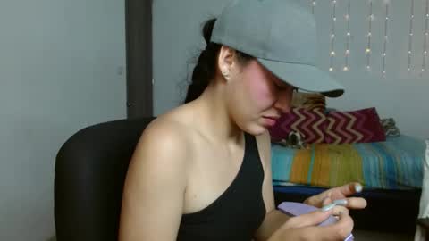 Snapshot of amitlu_ chatting on 10.10.25 amitlu_ online show from 10.10.25