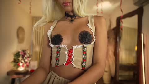 Snapshot of amnie_ chatting on 10.01.25 RETURN 30TH 100 explicit on online show from 10.01.25