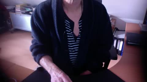 Amor2200 online show from 11.22.25