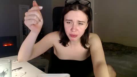 Snapshot of amoremeoww chatting on 12.30.24 miss unforgettable online show from 12.30.24