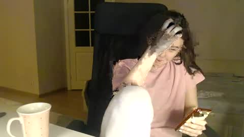 Snapshot of amoremeoww chatting on 01.12.25 miss unforgettable online show from 01.12.25