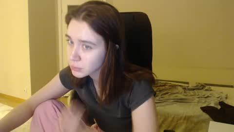 Snapshot of amoremeoww chatting on 02.04.25 miss unforgettable online show from 02.04.25