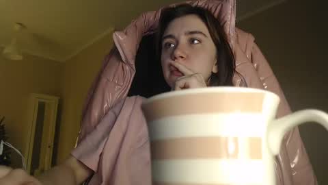 Snapshot of amoremeoww chatting on 02.08.25 miss unforgettable online show from 02.08.25