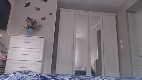 Snapshot of amoremeoww chatting on 11.17.25 miss unforgettable online show from 11.17.25