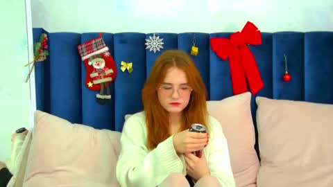 Snapshot of amy__roy chatting on 12.20.25 Amy online show from 12.20.25