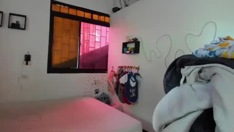 AmyEloise online show from 10.04.25