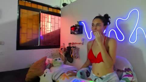 AmyEloise online show from 10.19.25