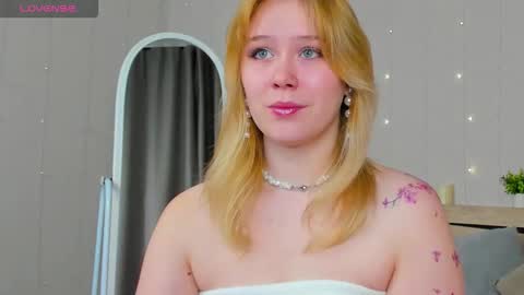 Snapshot of amy_kimberlly chatting on 09.29.25 Amy online show from 09.29.25