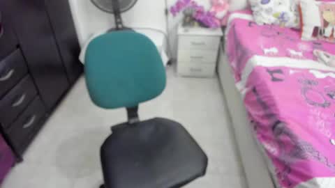 Snapshot of amy_queents chatting on 12.24.24 Amy Caroland online show from 12.24.24