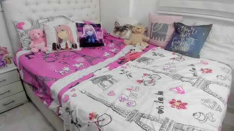 Snapshot of amy_queents chatting on 02.15.25 Amy Caroland online show from 02.15.25