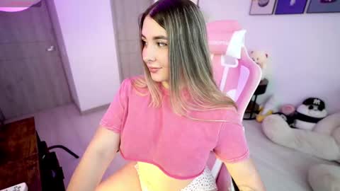 Snapshot of amy_ross1 chatting on 10.13.25 Daniela M online show from 10.13.25