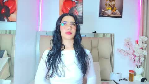 Snapshot of amy_swann chatting on 04.28.26 Amy online show from 04.28.26