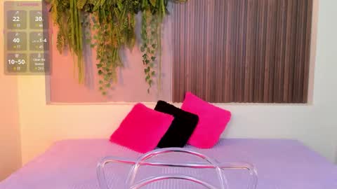 My name is AMY... Nice to meet you  thumb up me please its important online show from 09.17.25