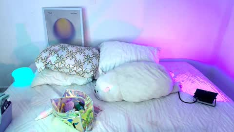 Amy ... Nice to meet u   thumb up me please its important online show from 04.02.26