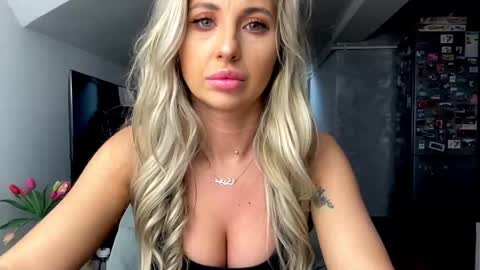 amyroberta92 online show from 01.11.26