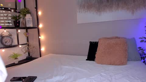 IG amyw0w   online show from 01.09.25