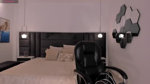 AMY WALKER online show from 02.02.25