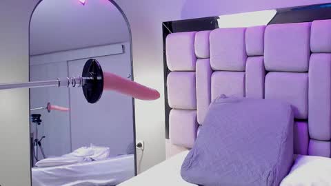 amywhitte_ online show from 12.18.25