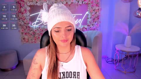 Snapshot of amywoods chatting on 01.11.25 online show from 01.11.25