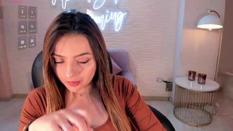 Snapshot of amywoods chatting on 01.25.25 online show from 01.25.25